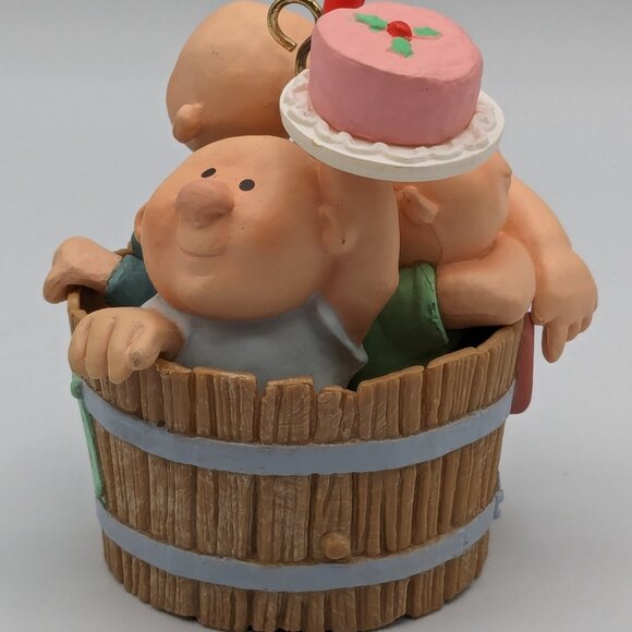 Hallmark Keepsake Three Men in a Tub 1987, Vintage Christmas Ornament - Picture 4 of 11